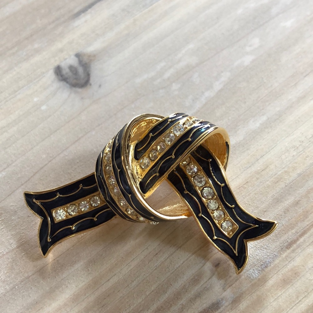 Joan Rivers Knot Brooch